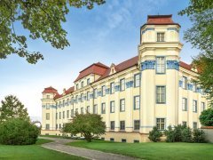 Neues Schloss Tettnang Außenansicht im Sommer